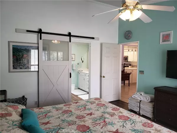 615 Woodcrest LN E, Palm Desert, CA 92260