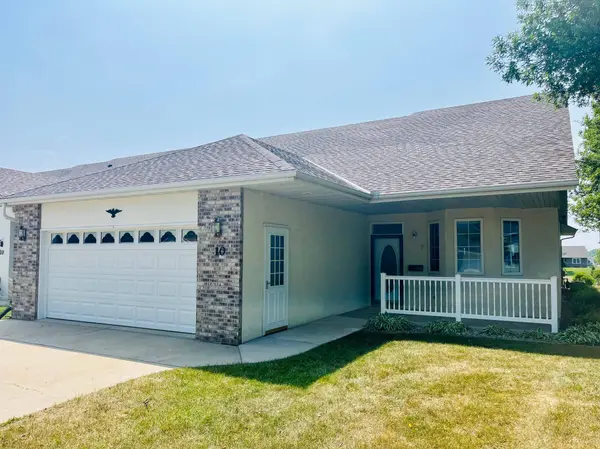 10 Orchard AVE SE, Hutchinson, MN 55350