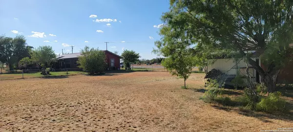 605 Medina St, Cotulla, TX 78014