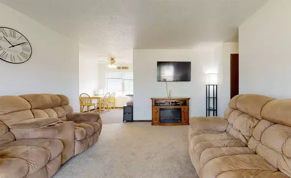 3803 Blue Mound Dr NE, Cedar Rapids, IA 52402