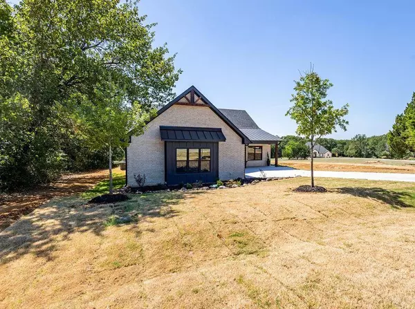 37 Memorial Street, Gordonville, TX 75020