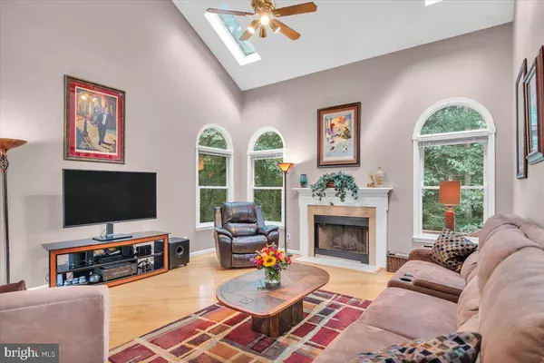 16 REGAN CT, Voorhees, NJ 08043