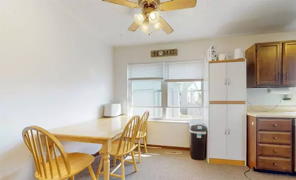 3803 Blue Mound Dr NE, Cedar Rapids, IA 52402