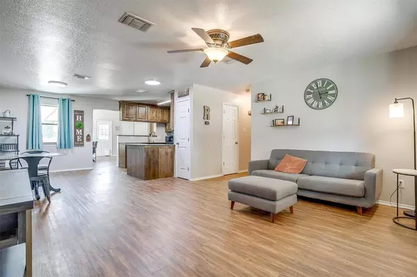 546 S Hitt Street, Boyd, TX 76023