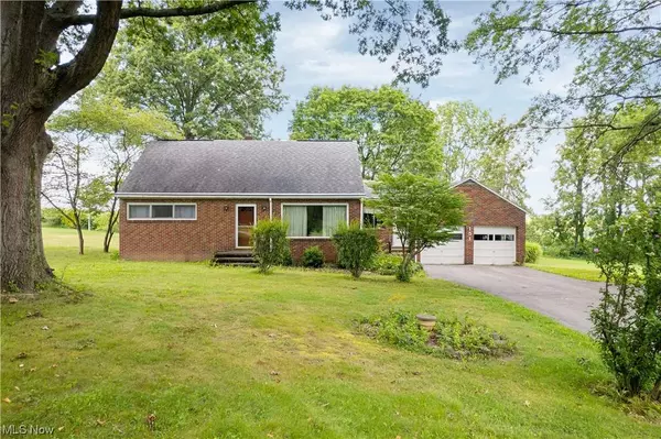 151 W Nimisila RD, New Franklin, OH 44319