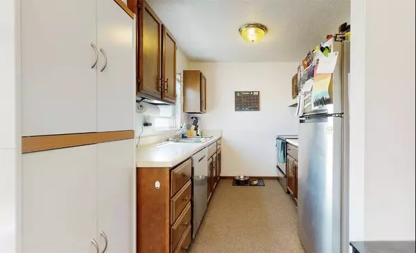 3803 Blue Mound Dr NE, Cedar Rapids, IA 52402