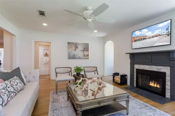 311 Smith Street, Grapevine, TX 76051