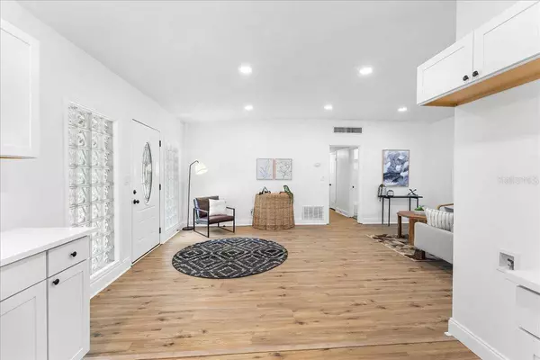 1801 MAPLEWOOD DR, Orlando, FL 32803