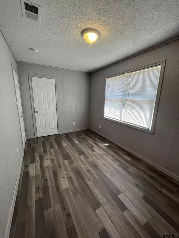 703 S Alabama St, Troup, TX 75789