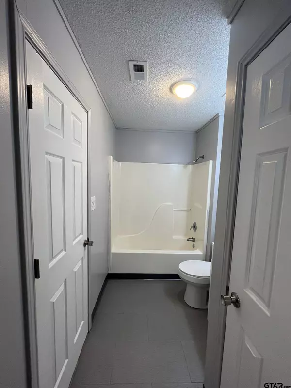 703 S Alabama St, Troup, TX 75789