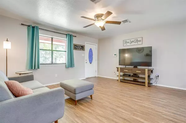 546 S Hitt Street, Boyd, TX 76023