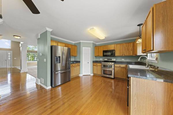 191 Holmes PL, Montgomery, IL 60538