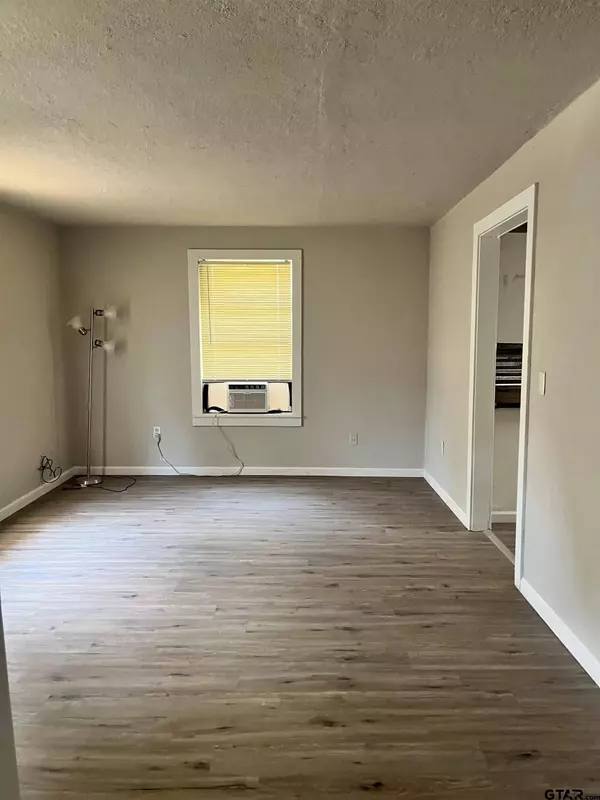 7227 Forest Hills Dr, Frankston, TX 75763