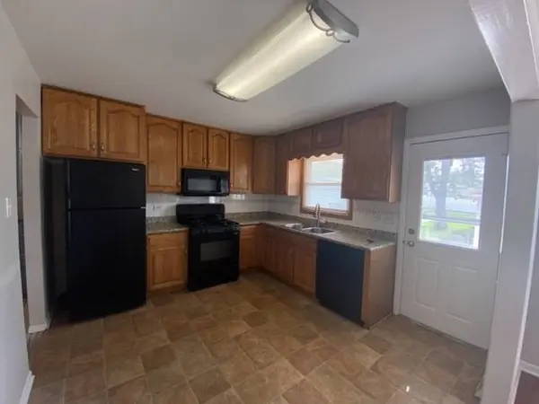 19140 Greenbay Avenue, Lansing, IL 60438