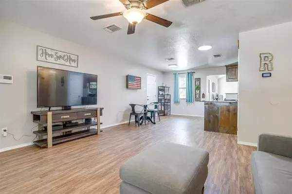 546 S Hitt Street, Boyd, TX 76023