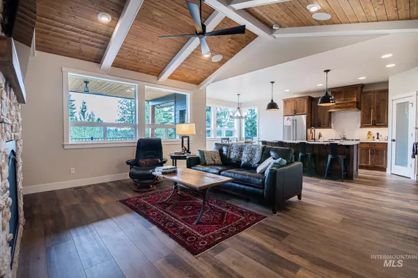 3330 Whitefield Ln, Mccall, ID 83638