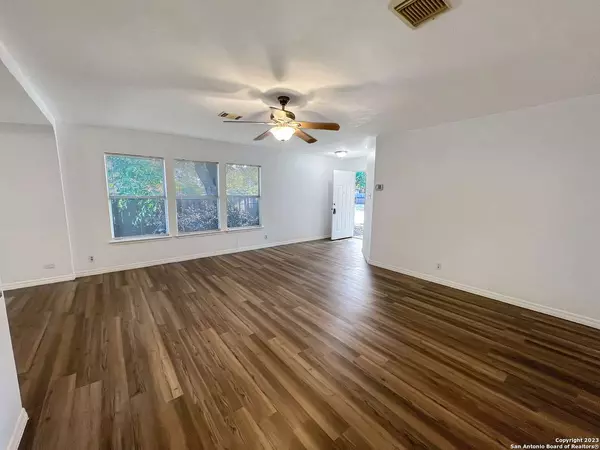 8202 Meadow Horn Dr, Converse, TX 78109