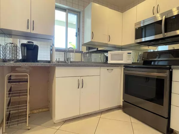 2532 S Boundbrook DR 102, West Palm Beach, FL 33406