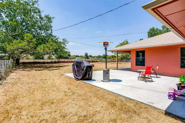 546 S Hitt Street, Boyd, TX 76023