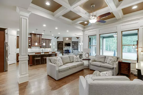 155 Scenic Falls BLVD, Hoschton, GA 30548