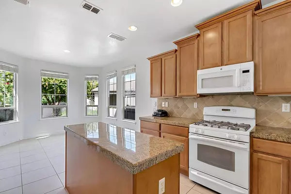 2193 Ryedale LN, Sacramento, CA 95835