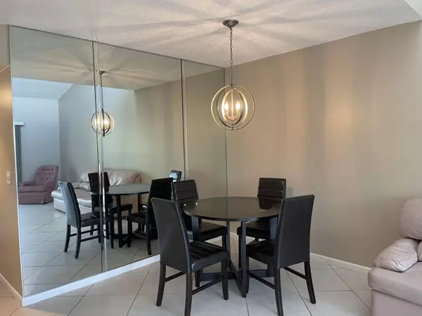 2532 S Boundbrook DR 102, West Palm Beach, FL 33406