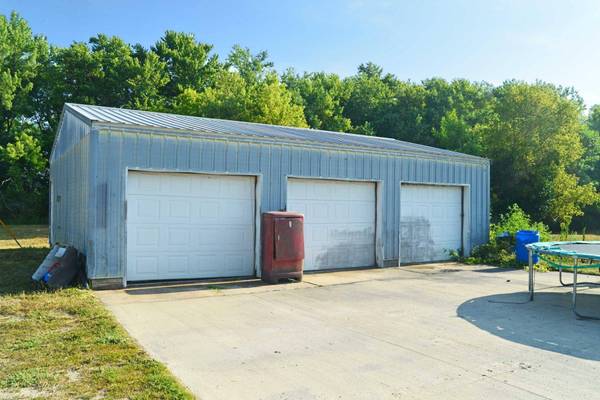 27884 560th AVE, Austin, MN 55912