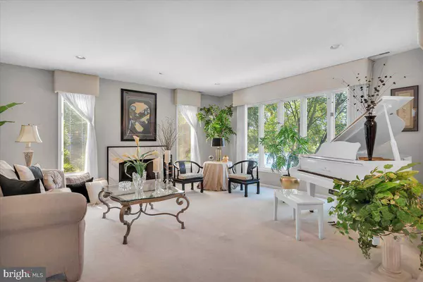 601 SUNSHINE LAKES DR, Voorhees, NJ 08043