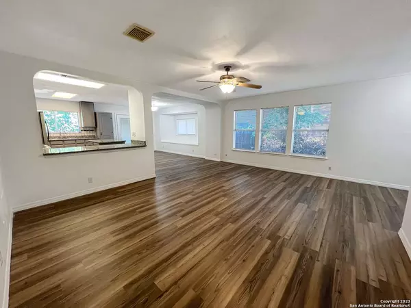 8202 Meadow Horn Dr, Converse, TX 78109