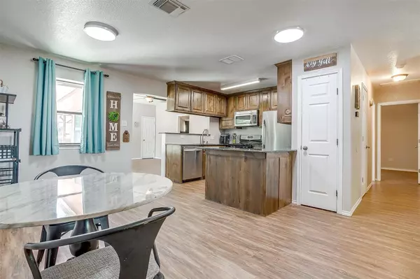 546 S Hitt Street, Boyd, TX 76023