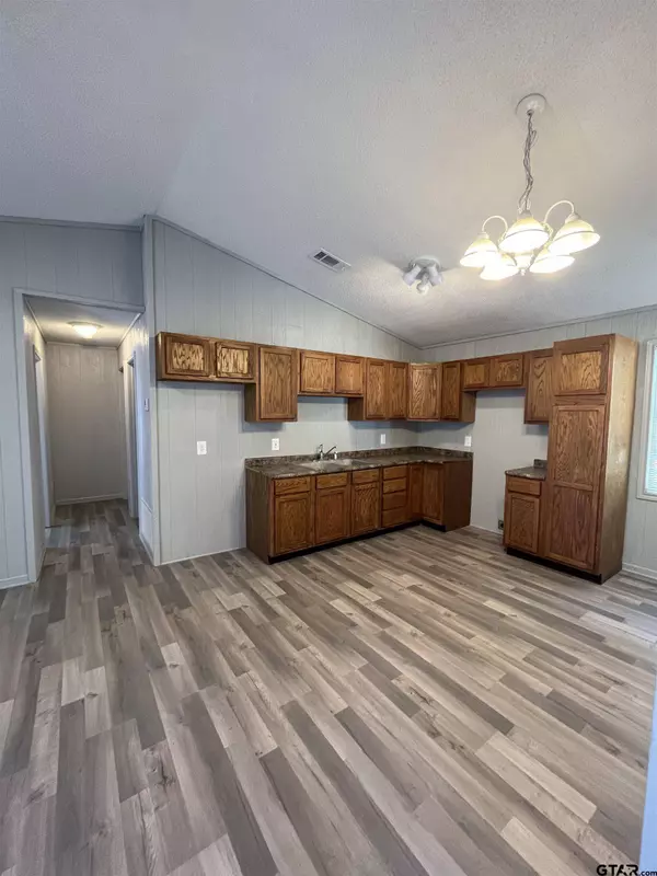 703 S Alabama St, Troup, TX 75789