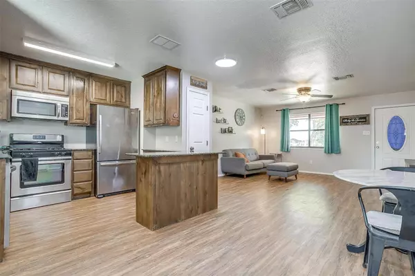 546 S Hitt Street, Boyd, TX 76023