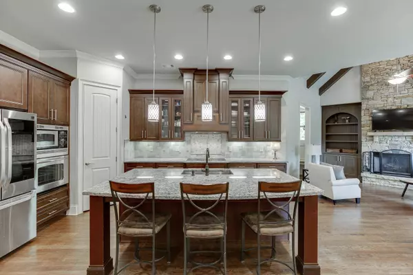 155 Scenic Falls BLVD, Hoschton, GA 30548