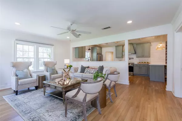 311 Smith Street, Grapevine, TX 76051