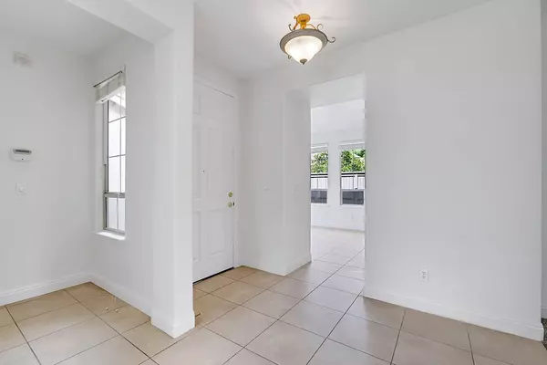 2193 Ryedale LN, Sacramento, CA 95835