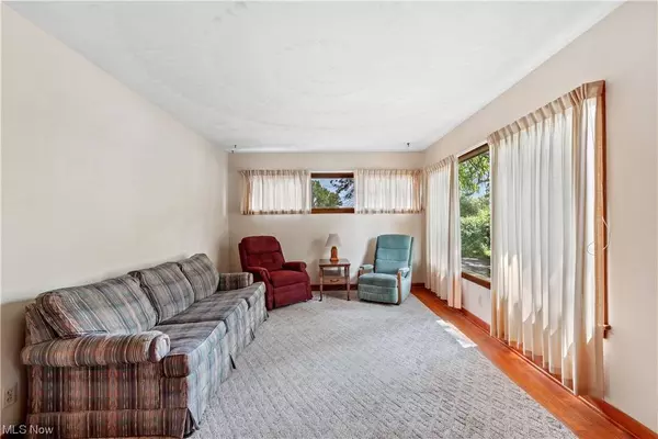 151 W Nimisila RD, New Franklin, OH 44319