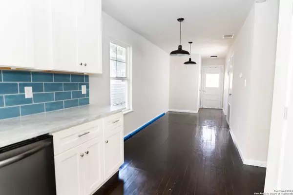 211 BANK ST, San Antonio, TX 78204-2208