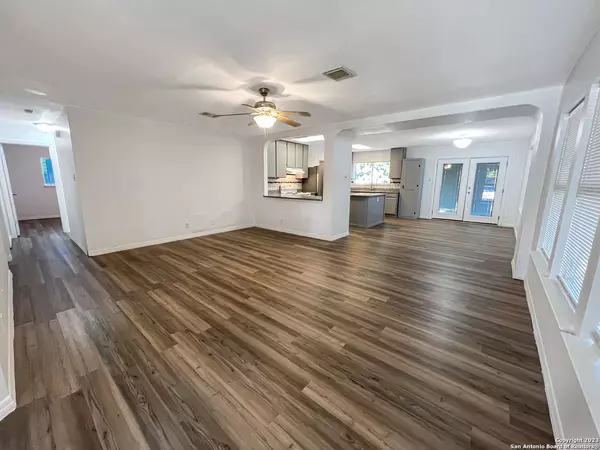 8202 Meadow Horn Dr, Converse, TX 78109