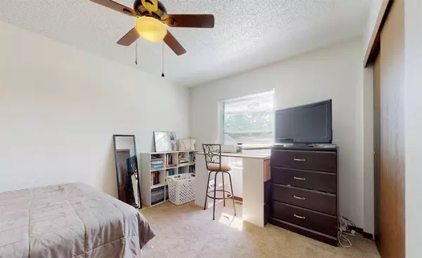 3803 Blue Mound Dr NE, Cedar Rapids, IA 52402