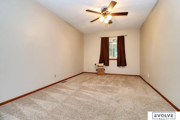 6206 Inverness Road, Lincoln, NE 68512