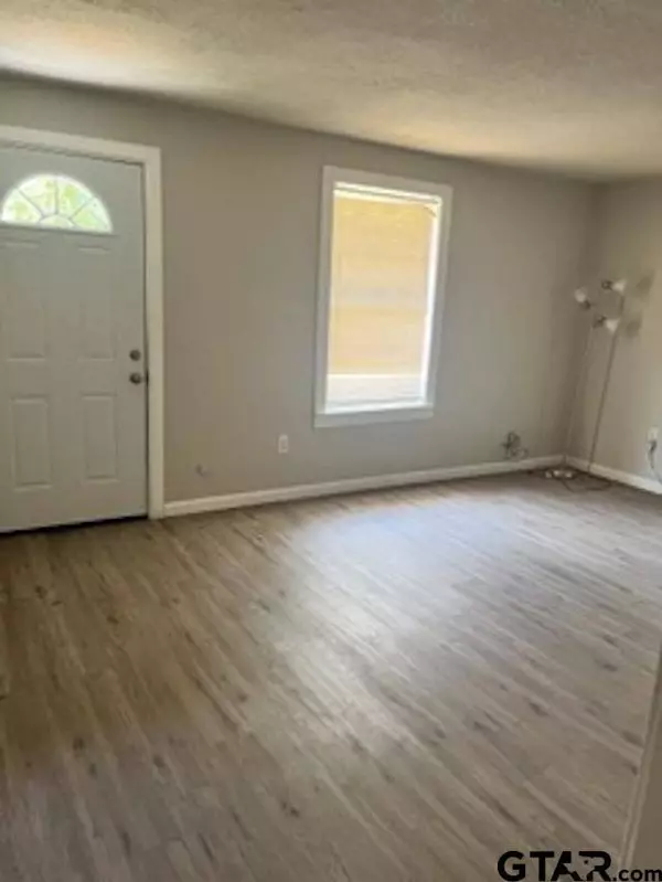 7227 Forest Hills Dr, Frankston, TX 75763