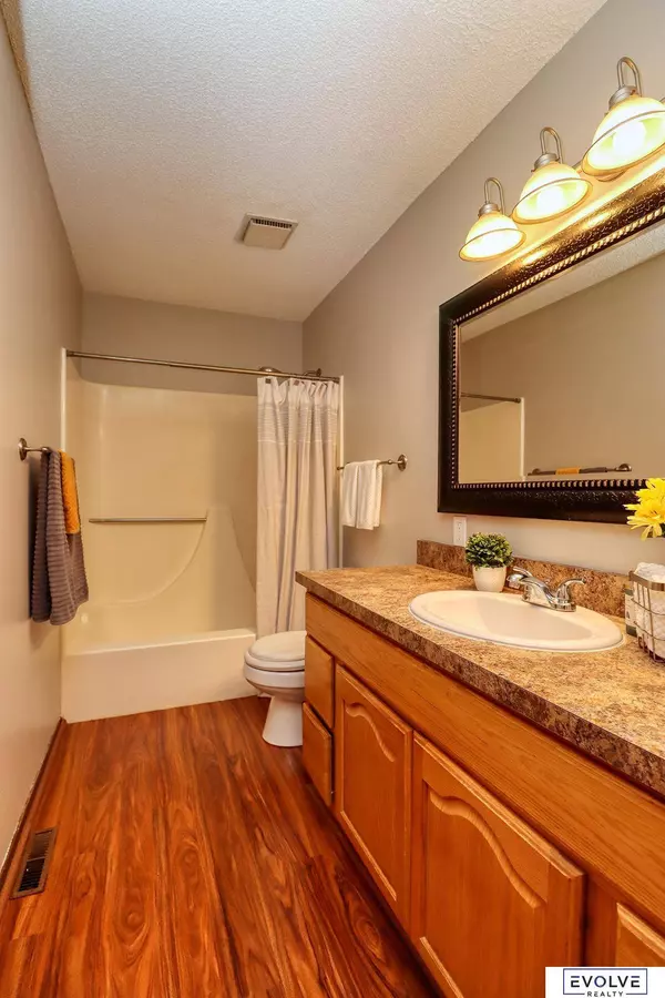 6206 Inverness Road, Lincoln, NE 68512