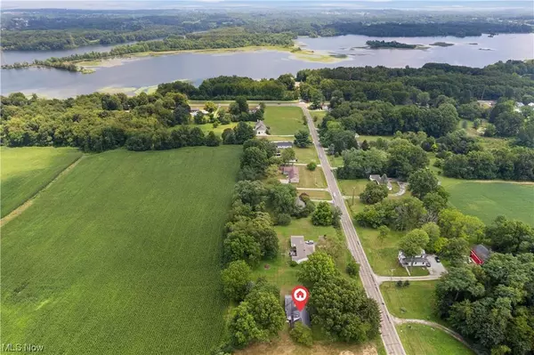 151 W Nimisila RD, New Franklin, OH 44319