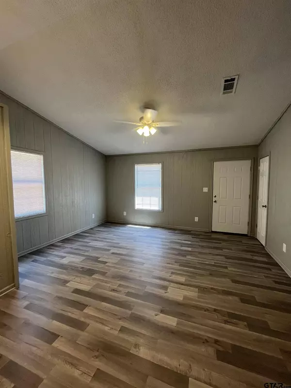 703 S Alabama St, Troup, TX 75789