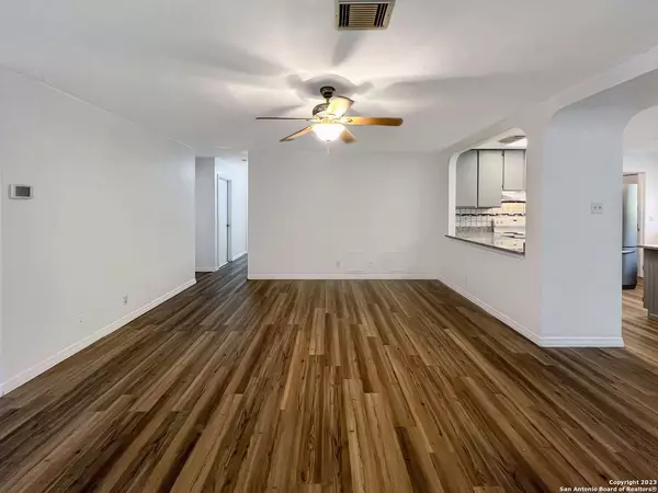 8202 Meadow Horn Dr, Converse, TX 78109