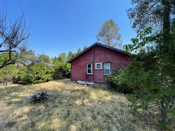 105 Maple St, Phoenix, OR 97535
