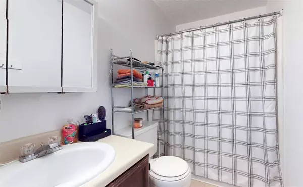 3803 Blue Mound Dr NE, Cedar Rapids, IA 52402