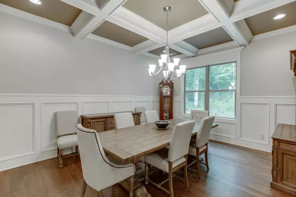 155 Scenic Falls BLVD, Hoschton, GA 30548