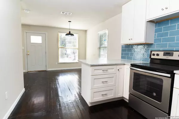 211 BANK ST, San Antonio, TX 78204-2208