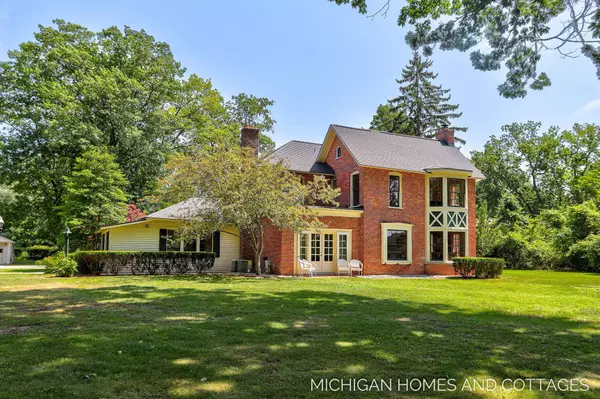 116 Riverside Drive, Saugatuck, MI 49453